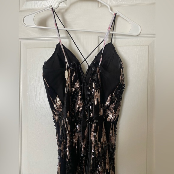 Black and Gold Prom Dress! - Picture 4 of 6